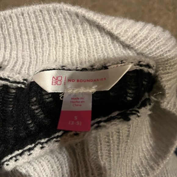 Sweater, grey with black decor! Size M - Picture 6 of 6